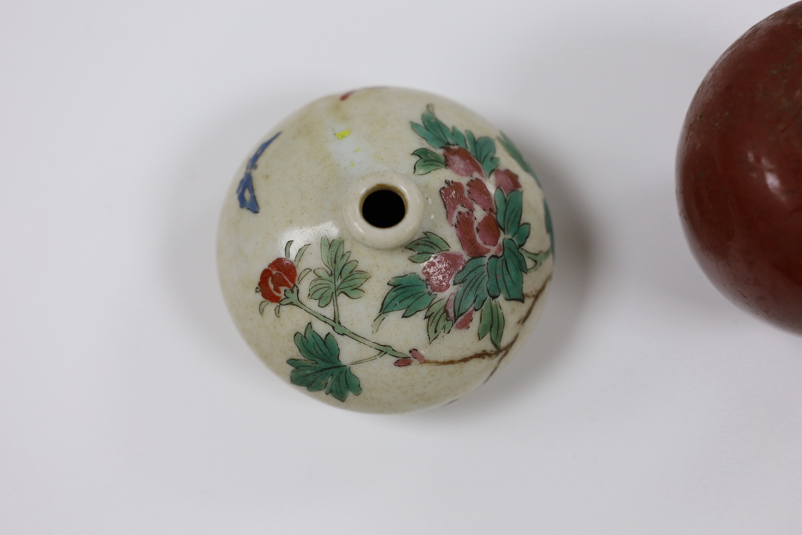 A Japanese rose vase, together with a sang de boeuf vase, tallest 7cm